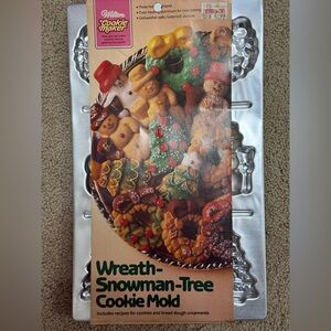 NEW- VINTAGE Wilton 9 Cavity Holiday Mold 1985 2306-112 Wreath Snowman Christmas